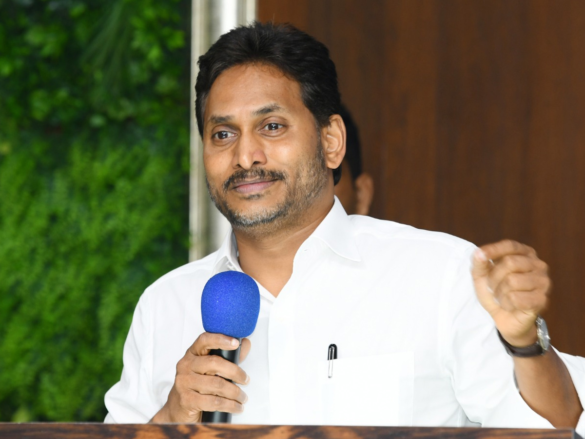YS_20jagan_20Slams_20Chandrababu_20Over_20Medical_20College_20Privatization_20Photos_20_281_29.jpg 2