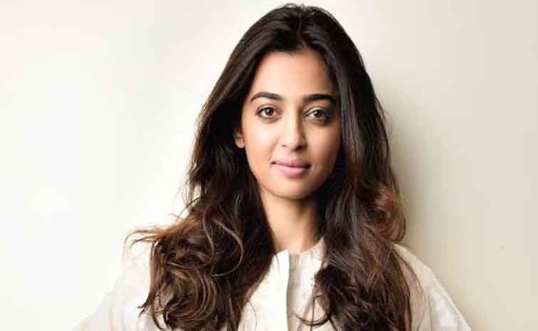 radhikaapte.jpg