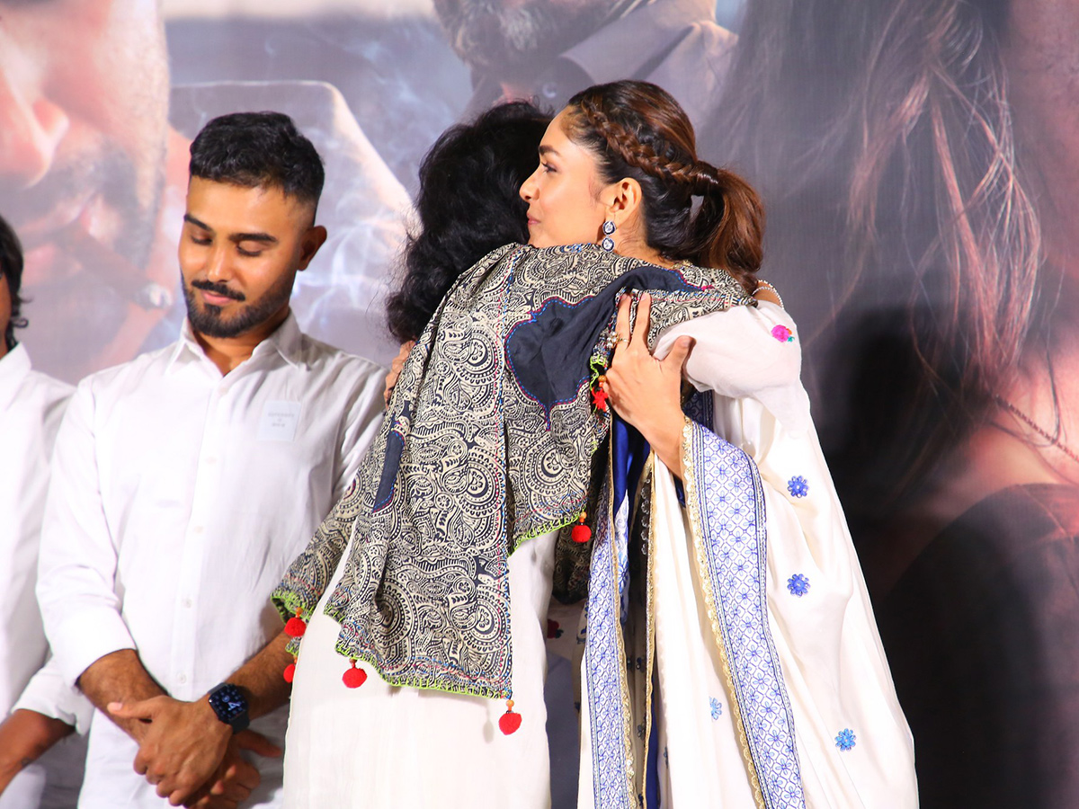 Adivi_20Sesh_20_20Dacoit_20Movie_20Teaser_20Launch_20Event_20Photos__20_2810_29.jpg 10