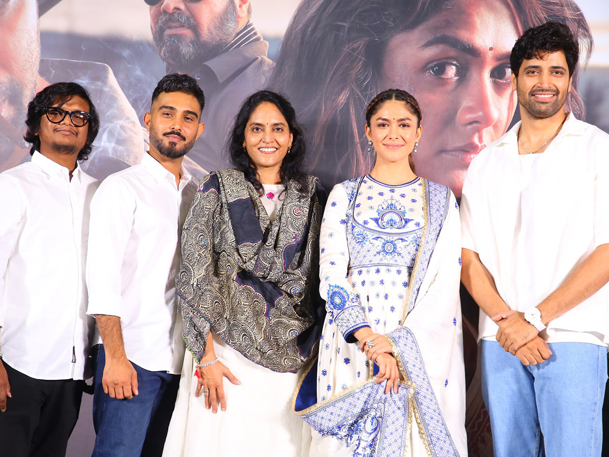Adivi_20Sesh_20_20Dacoit_20Movie_20Teaser_20Launch_20Event_20Photos__20_2811_29.jpg 11