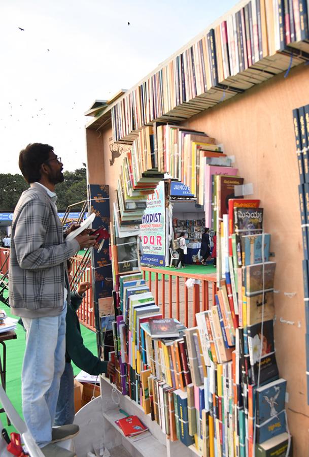 38th_20Book_20Fair_20to_20begin_20today_20at_20NTR_20stadium_20in_20Hyderabad__20_2810_29.jpg 10