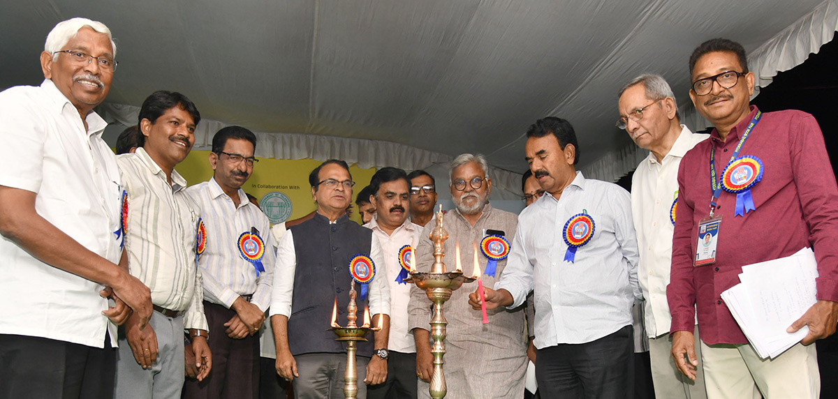 38th_20Book_20Fair_20to_20begin_20today_20at_20NTR_20stadium_20in_20Hyderabad__20_2812_29.jpg 12