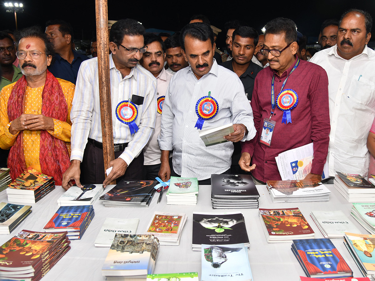 38th_20Book_20Fair_20to_20begin_20today_20at_20NTR_20stadium_20in_20Hyderabad__20_2813_29.jpg 13