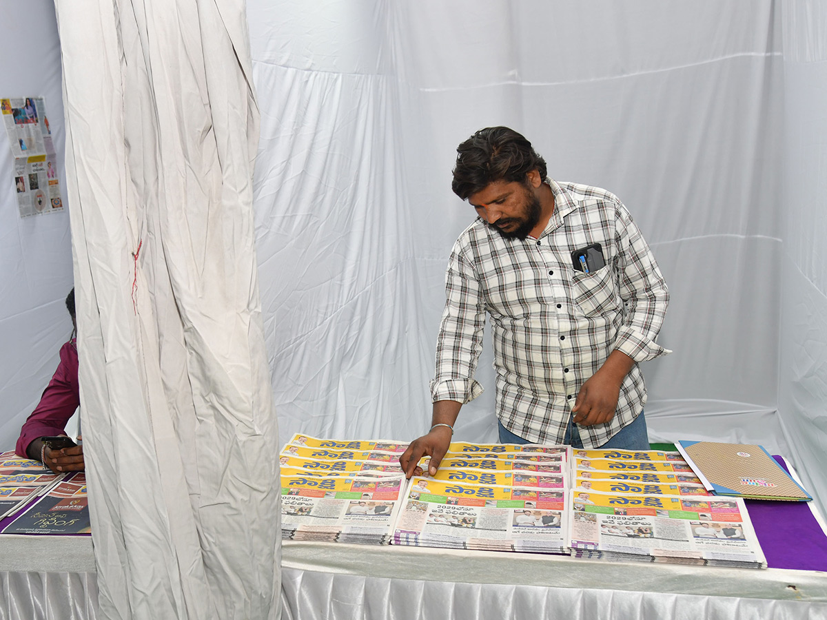 38th_20Book_20Fair_20to_20begin_20today_20at_20NTR_20stadium_20in_20Hyderabad__20_2816_29.jpg 16