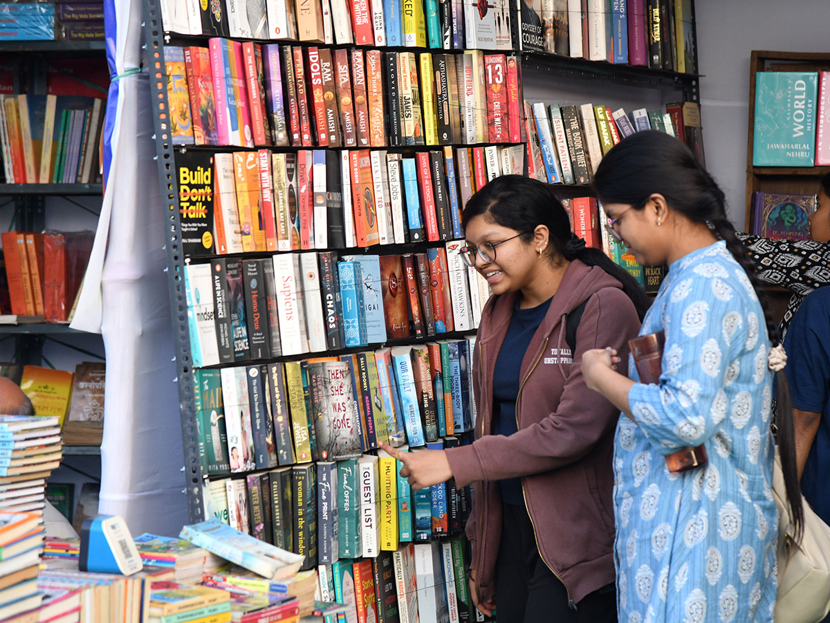 38th_20Book_20Fair_20to_20begin_20today_20at_20NTR_20stadium_20in_20Hyderabad__20_288_29.jpg 8