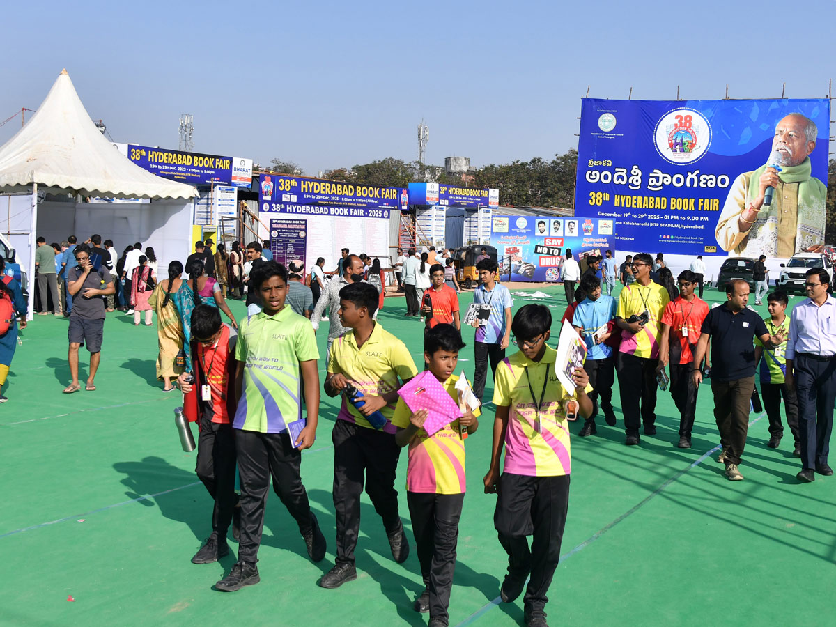 38th_20Hyderabad_20Book_20Fair_20At_20NTR_20Stadium_20Photos_20_2816_29.jpg 16