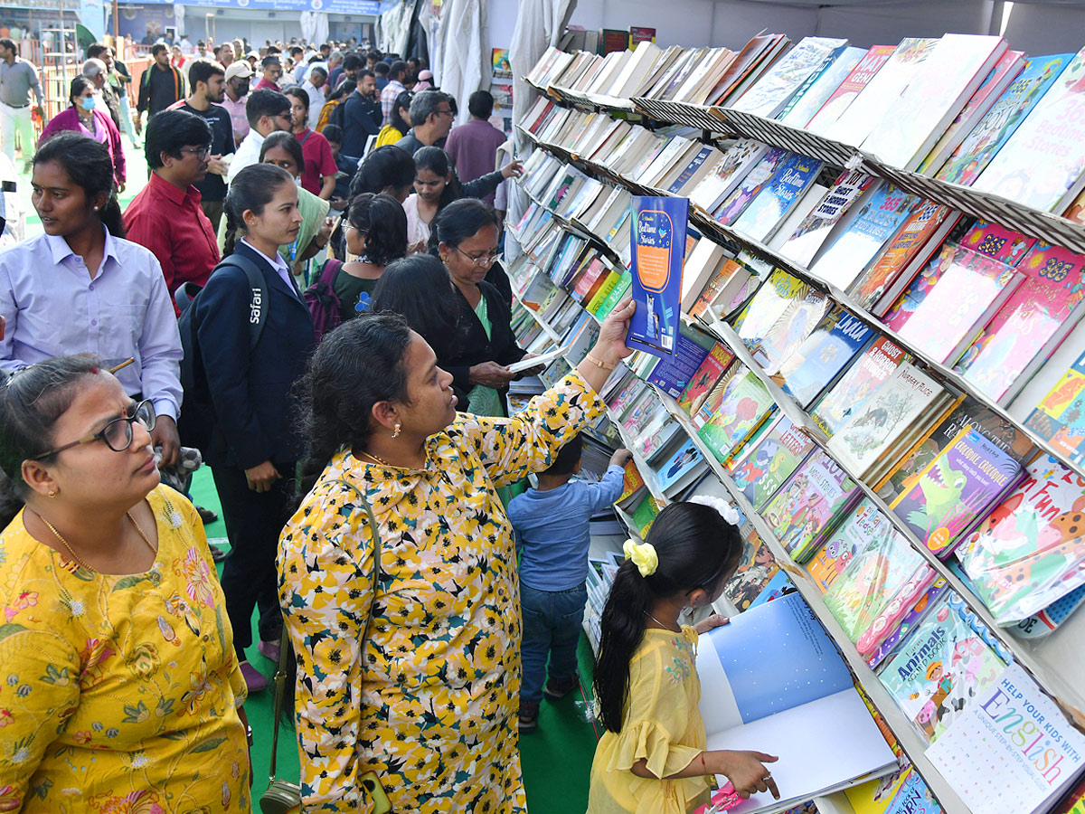 38th_20Hyderabad_20Book_20Fair_20At_20NTR_20Stadium_20Photos_20_285_29.jpg 6