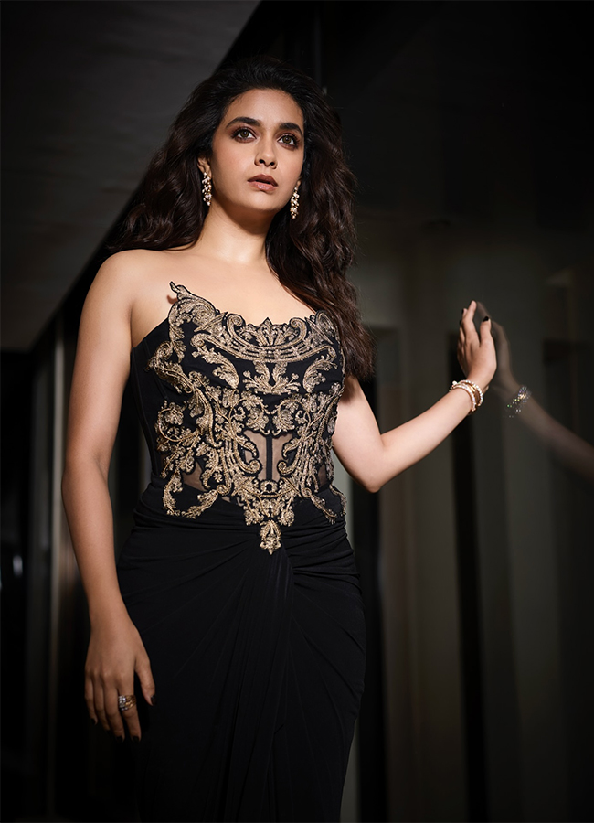 Actress_20Keerthy_20Suresh_20And_20Nani_20Wife_20Dance_20Viral_20Photos_11.jpg 11