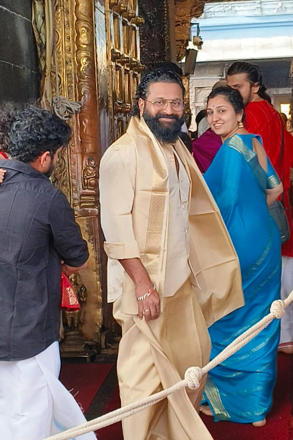 Rishab_20Shetty_20visited_20the_20Tirumala_20Sri_20Vari_20Temple_20Photos_20_282_29.jpg 10