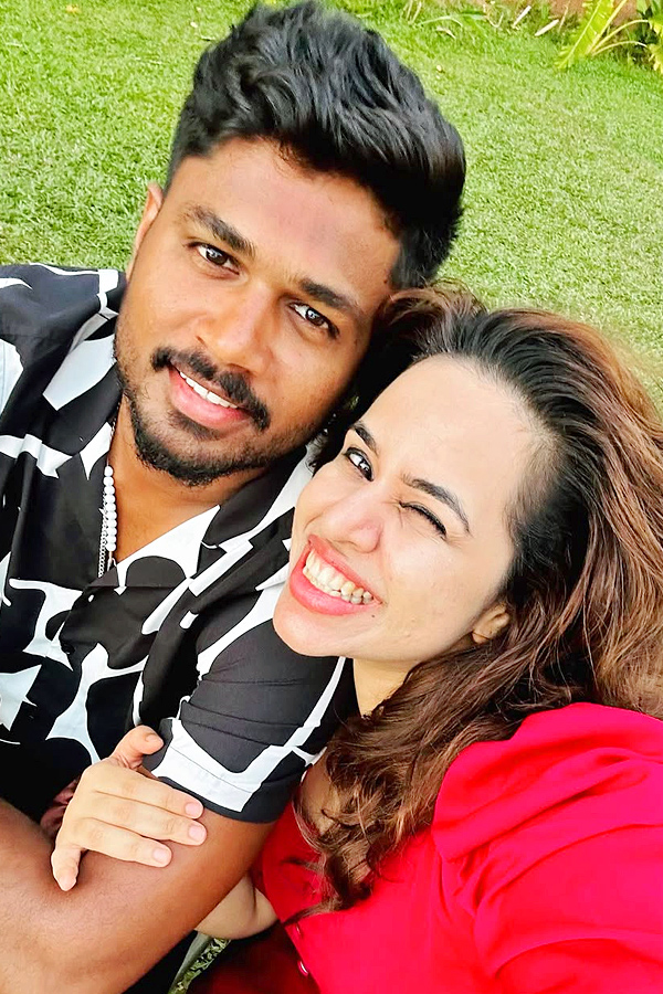 Sanju_20Samson_20wishes_20wife_20on_207th_20anniversary_20Special_20Photos_20_2813_29.jpg 14