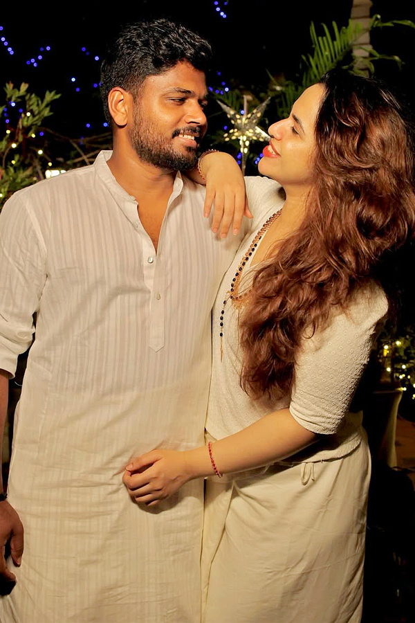 Sanju_20Samson_20wishes_20wife_20on_207th_20anniversary_20Special_20Photos_20_2820_29.jpg 21