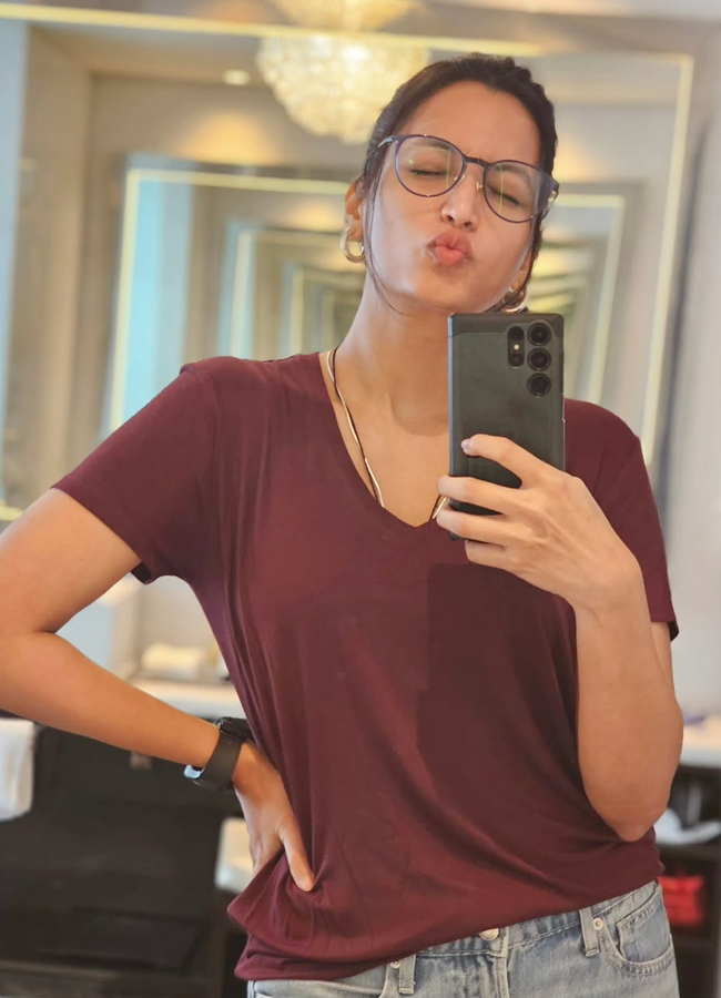 Srinidhi_20shetty2.jpg 3