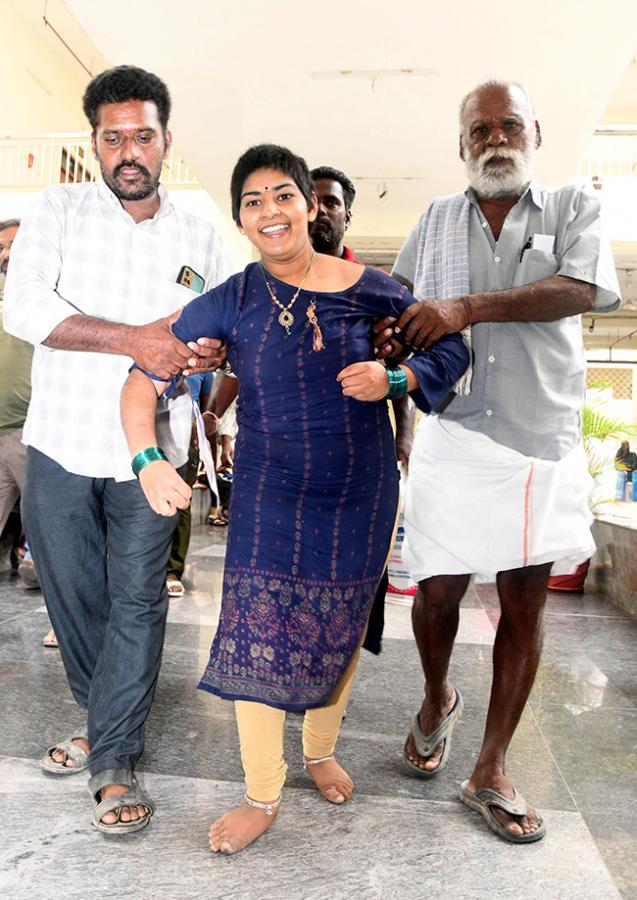 tirupati_20handicapped_20people_20Troubles_20To_20New_20pension__20_289_29.jpg 9