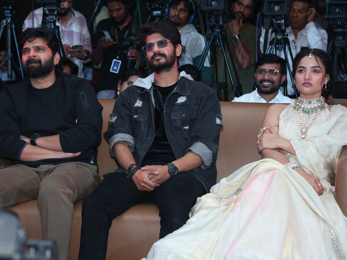 Eesha_20Movie_20Pre_20Release_20Event_20Photo_20Gallery__20_2813_29.jpg 13