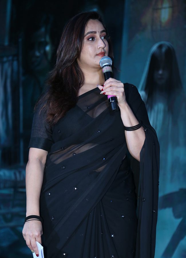 Eesha_20Movie_20Pre_20Release_20Event_20Photo_20Gallery__20_2815_29.jpg 15