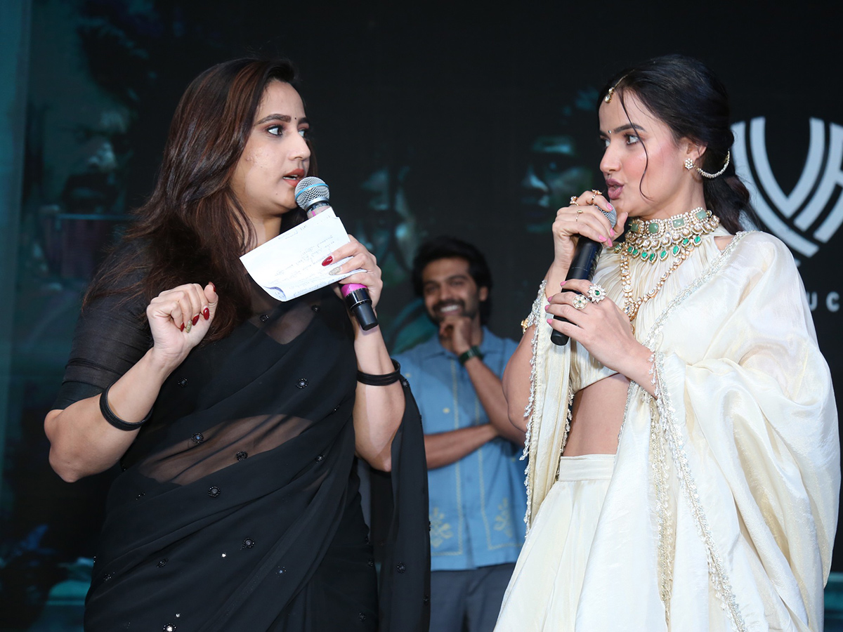 Eesha_20Movie_20Pre_20Release_20Event_20Photo_20Gallery__20_2829_29.jpg 29