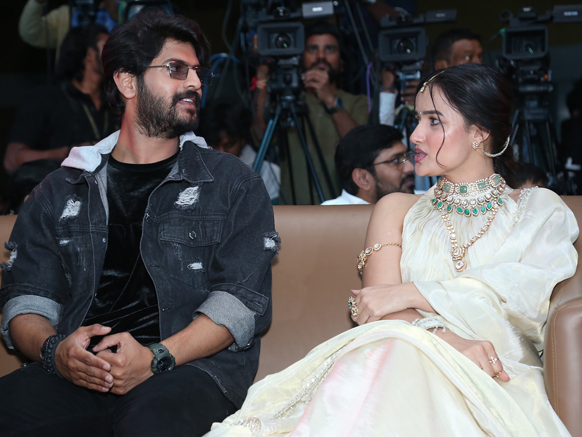 Eesha_20Movie_20Pre_20Release_20Event_20Photo_20Gallery__20_285_29.jpg 5