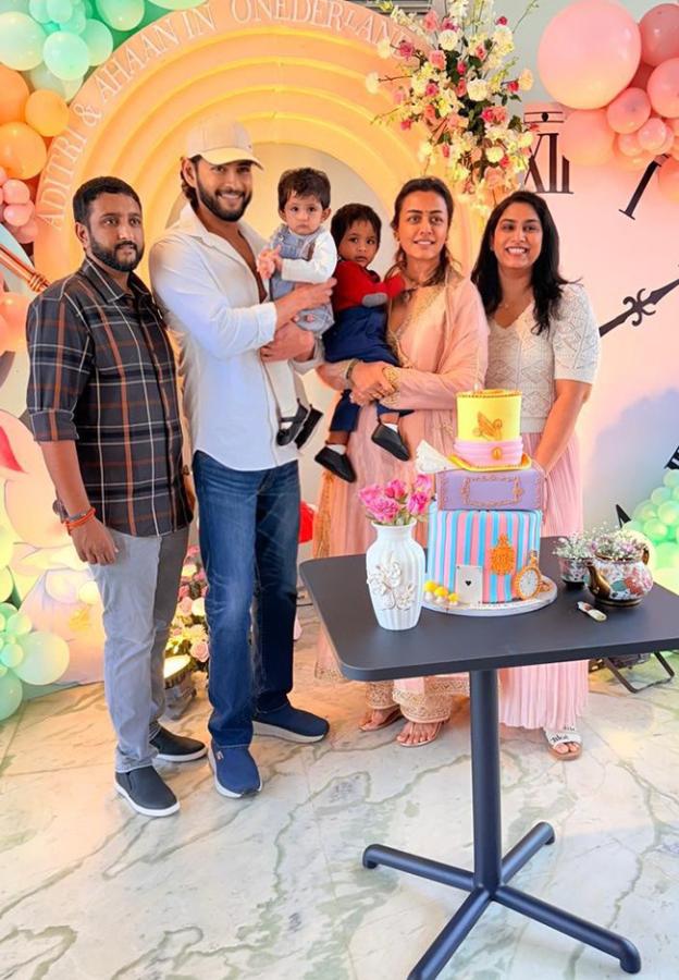 Mahesh_20babu_20with_20his_20Sisters_20viral_20photos__20_2810_29.jpg 10