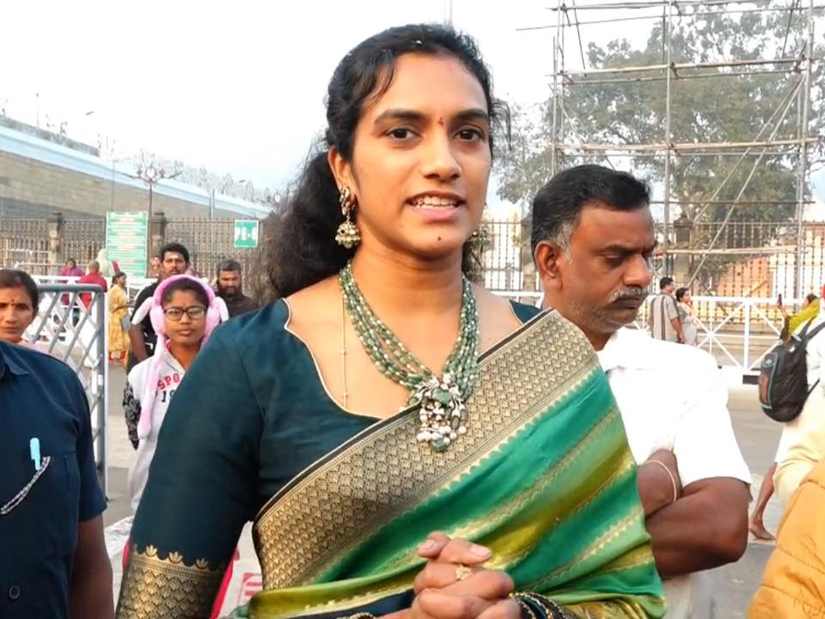 PV_20Sindhu_20husband_20Venkata_20Datta_20Sai_20Visit_20Tirumala_20Temple__20_285_29.jpg 5