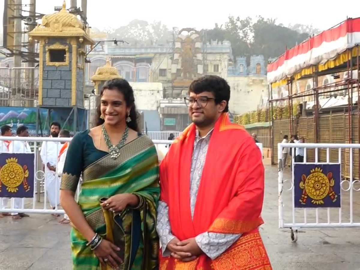 PV_20Sindhu_20husband_20Venkata_20Datta_20Sai_20Visit_20Tirumala_20Temple__20_287_29.jpg 7