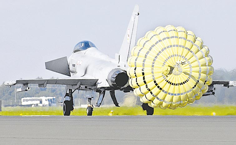 TEJAS-PARACHUTE.jpg