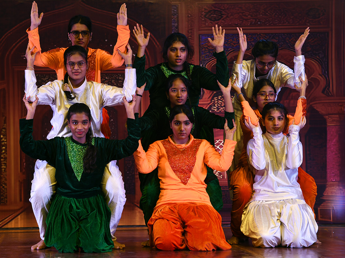 The_20students_20of_20Villa_20Marie_20College_20gave_20a_20stunning_20performance__20_2820_29.jpg 20