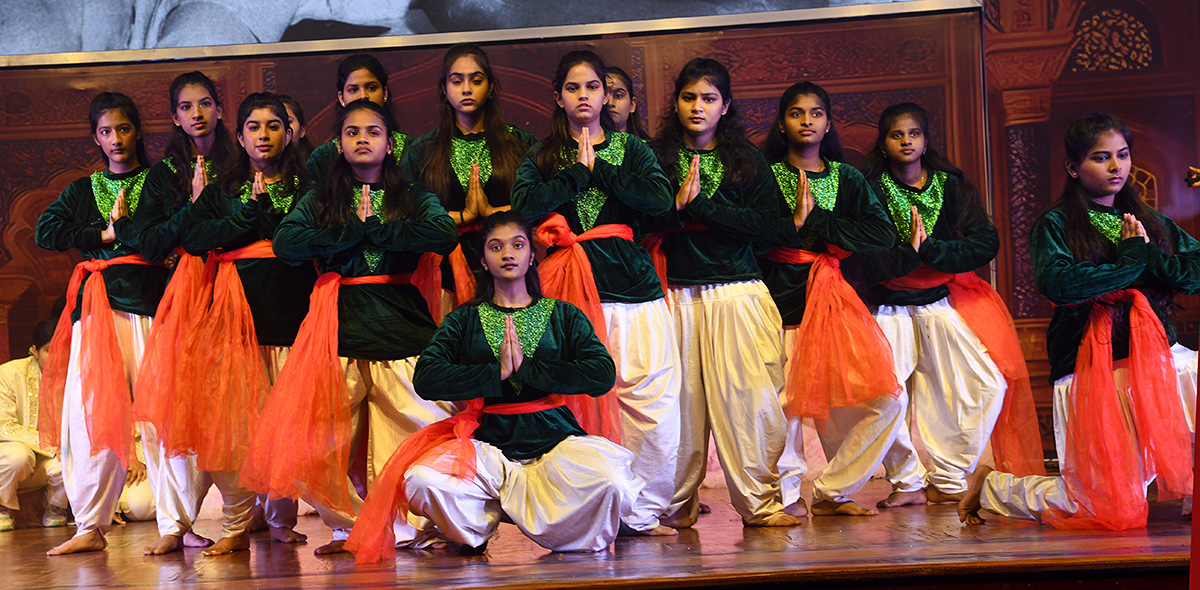 The_20students_20of_20Villa_20Marie_20College_20gave_20a_20stunning_20performance__20_2822_29.jpg 22