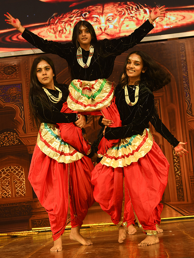 The_20students_20of_20Villa_20Marie_20College_20gave_20a_20stunning_20performance__20_2828_29.jpg 28