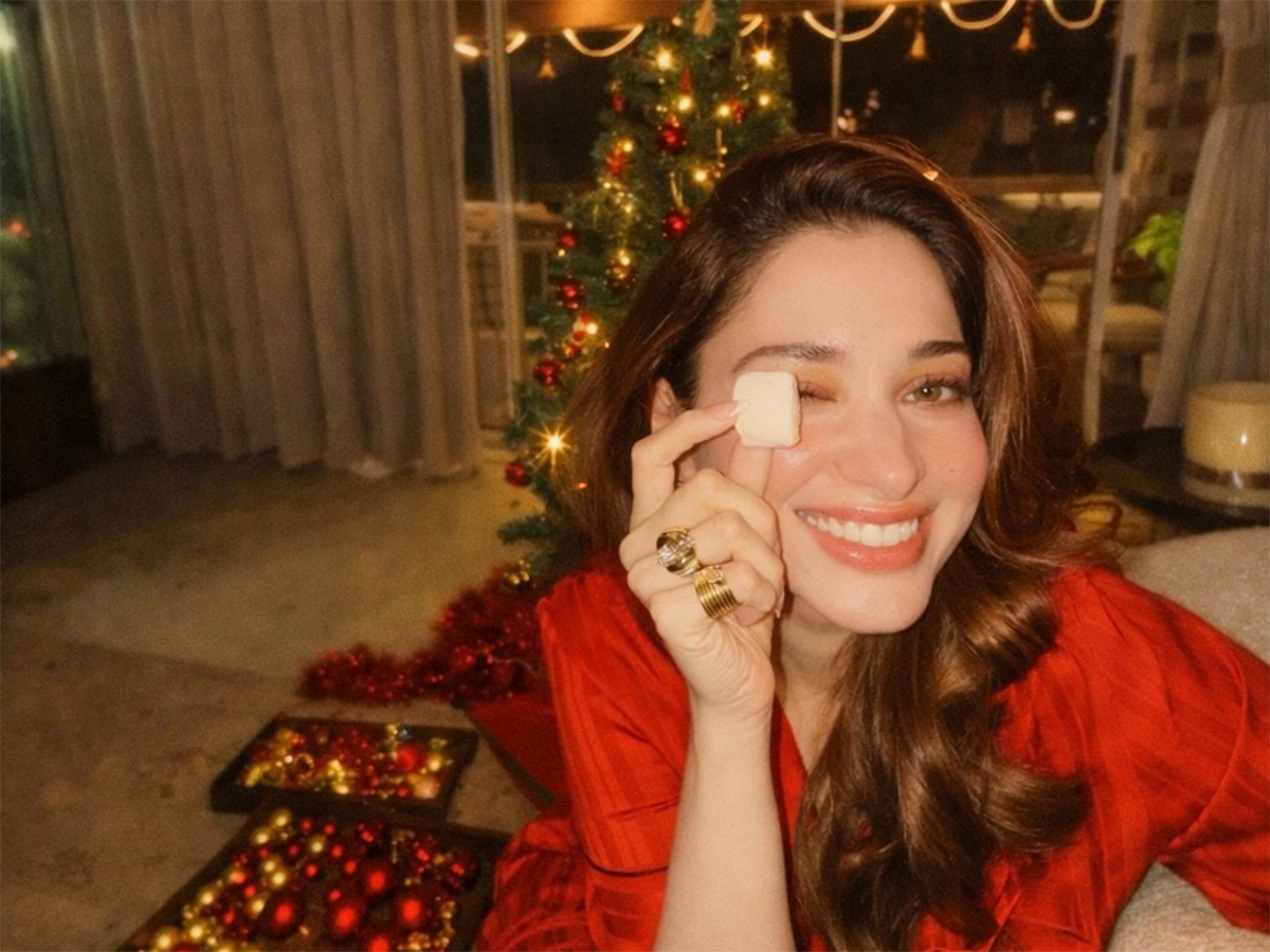Actress_20Tamannaah_20Bhatia_20Christmas_202025_20Celebrations__20_281_29.jpg 1