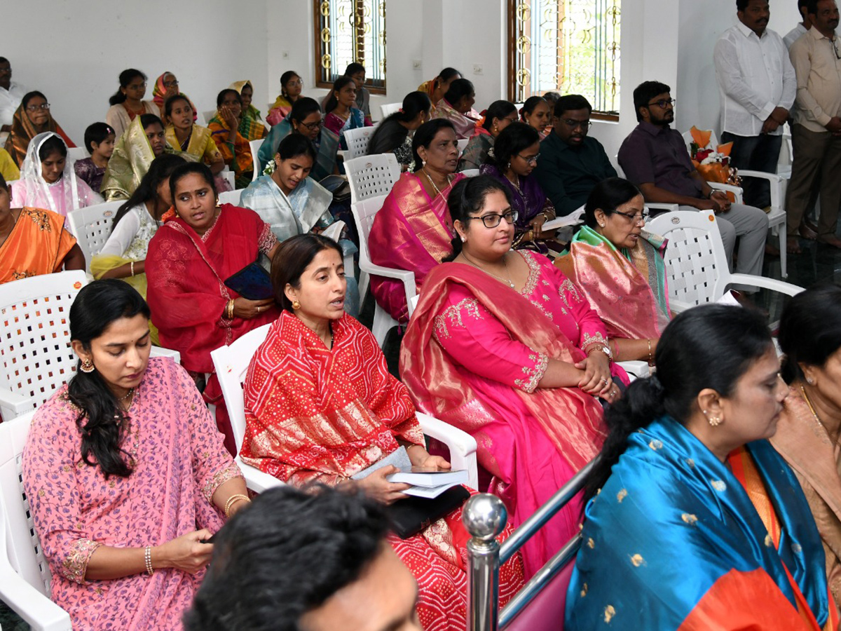 YS_20Jagan_20Mohan_20Reddy_20Christmas_20Celebrations_20at_20CSI_20Church_20Pulivendula__20_2811_29.jpg 11