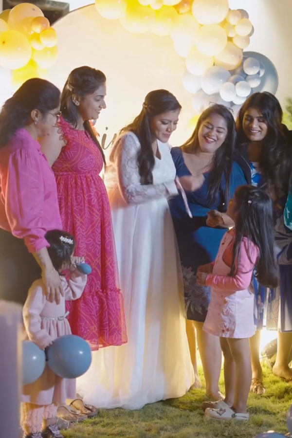 Bigg_20Boss_20Shivajyothi_20Hosts_20baby_20shower_20celebrations_20Photos_20_2816_29.jpg 11