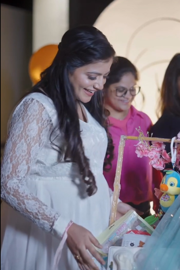Bigg_20Boss_20Shivajyothi_20Hosts_20baby_20shower_20celebrations_20Photos_20_2826_29.jpg 21