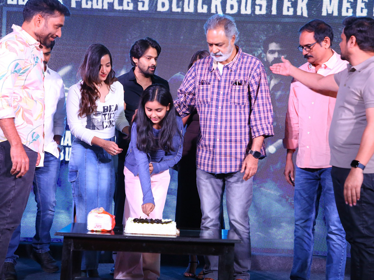 Hebah_20Patel_20_20Eesha_20Movie_20Success_20Meet_20Photos__20_283_29.jpg 3
