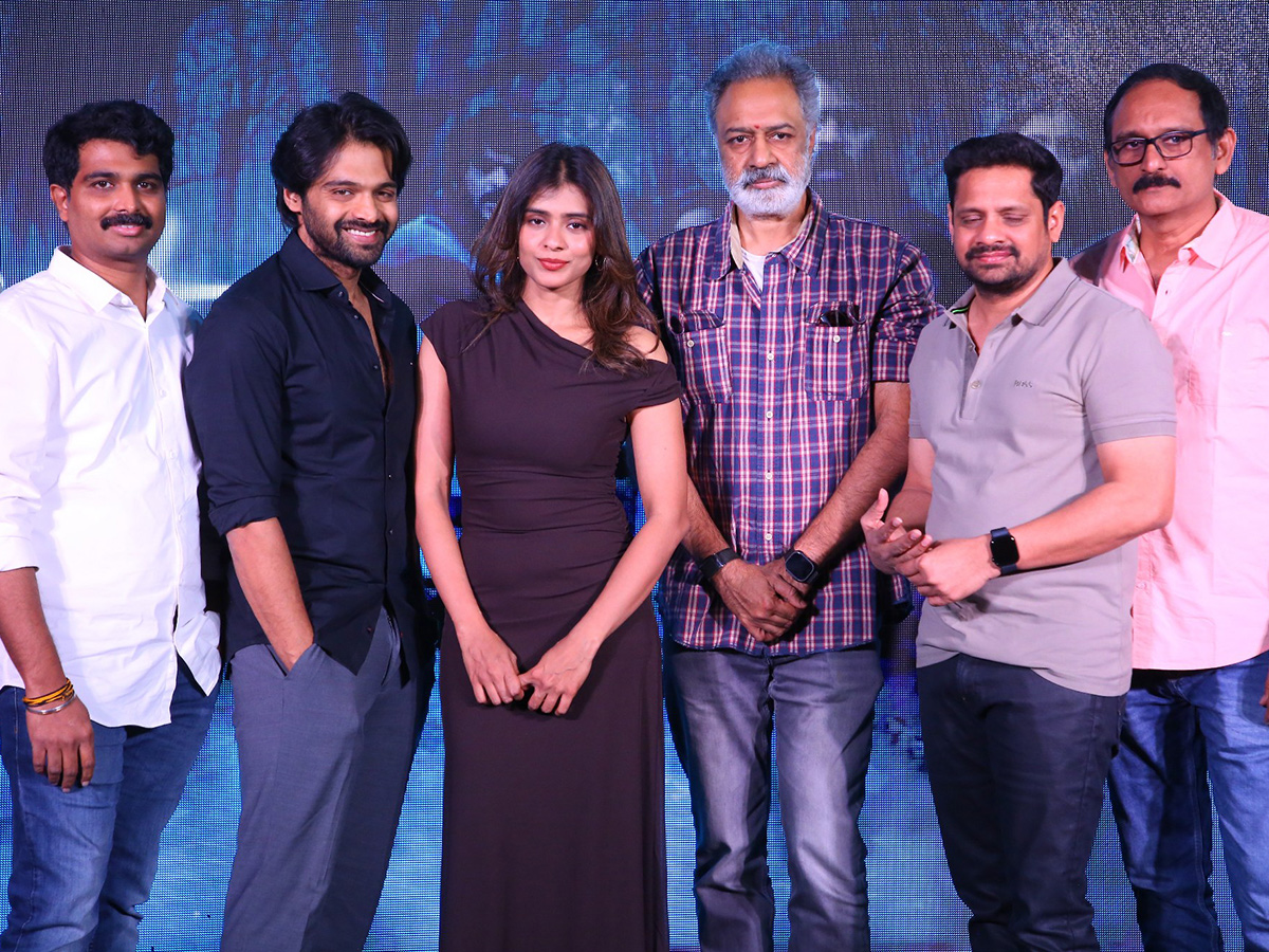 Hebah_20Patel_20_20Eesha_20Movie_20Success_20Meet_20Photos__20_287_29.jpg 7