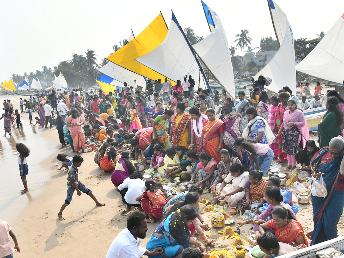 Tsunami_20_20Vizag_20Gangamma_20Thalli_20Pooja_20Photos__20_289_29.jpg 9