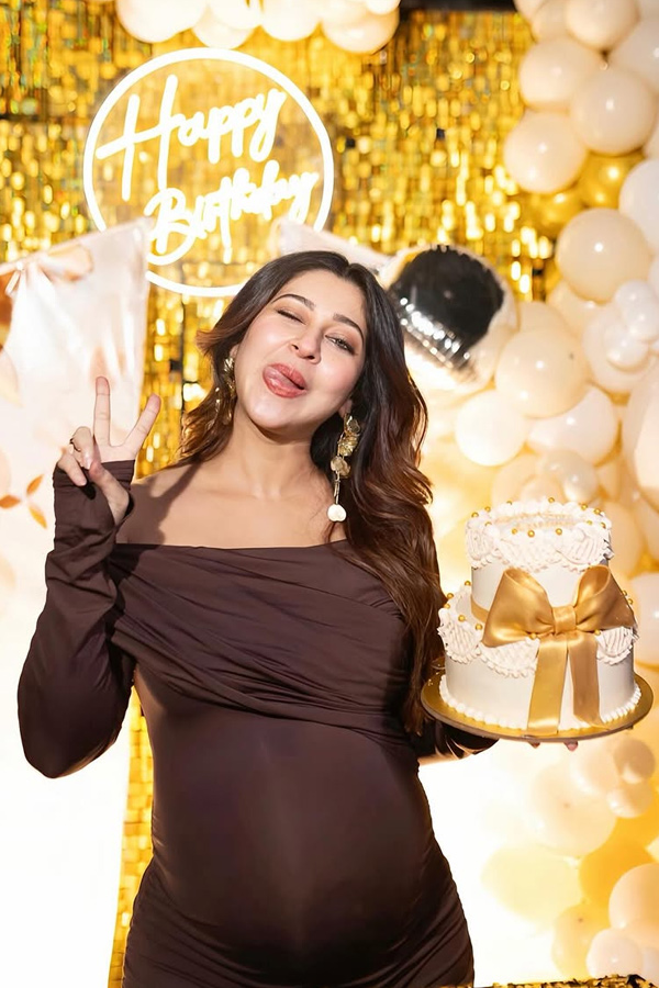Sonarika_20Bhadoria_20celebrating_20Birthday_20with_20baby_20Bump_20Photos_20_281_29.jpg 2
