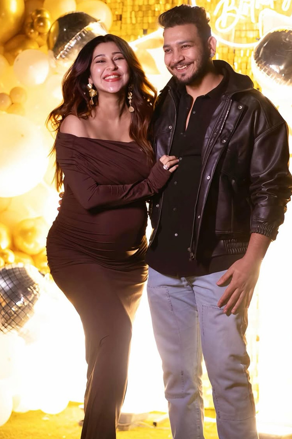 Sonarika_20Bhadoria_20celebrating_20Birthday_20with_20baby_20Bump_20Photos_20_285_29.jpg 6