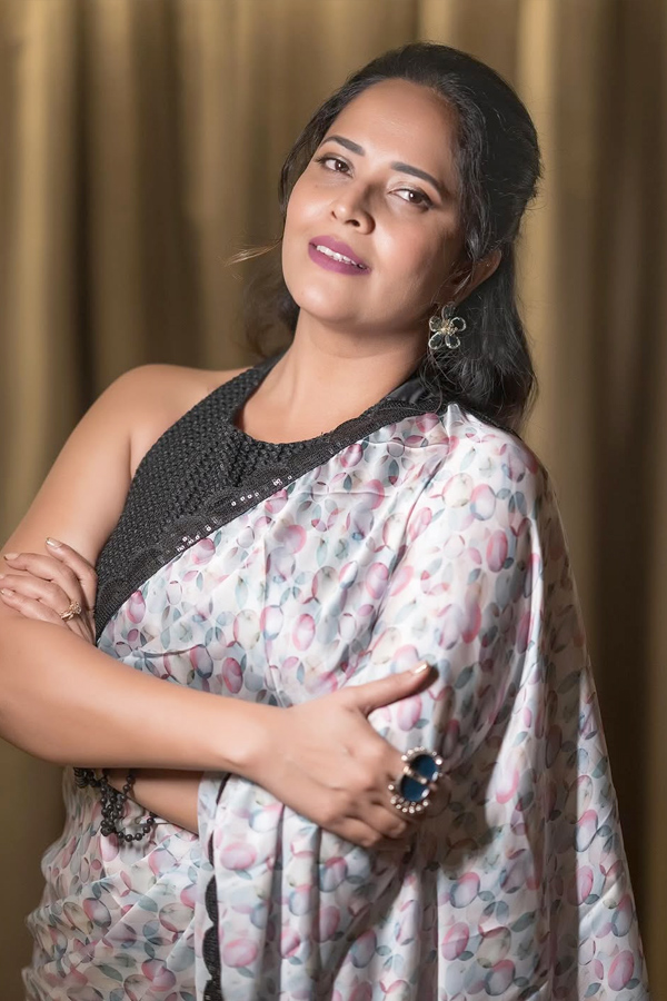 Anchor_20Anasuya_20Bharadwaj_20Shared_20Intresting_20Post_20On_20Social_20Media_20Photos_20_282_29.jpg 3