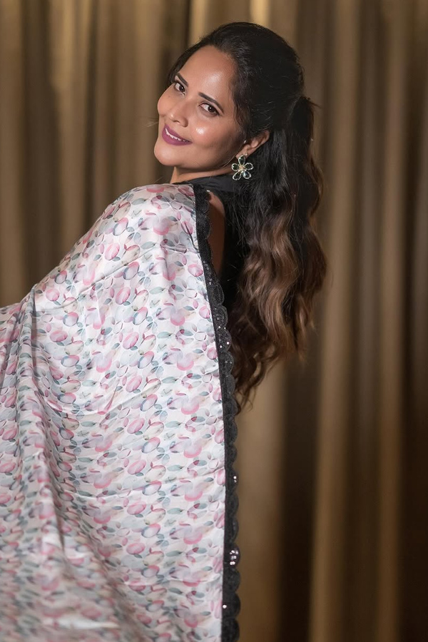 Anchor_20Anasuya_20Bharadwaj_20Shared_20Intresting_20Post_20On_20Social_20Media_20Photos_20_285_29.jpg 7
