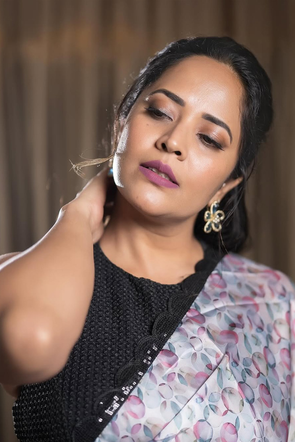 Anchor_20Anasuya_20Bharadwaj_20Shared_20Intresting_20Post_20On_20Social_20Media_20Photos_20_286_29.jpg 8