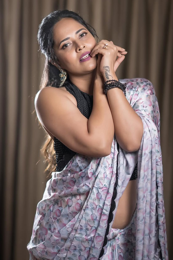 Anchor_20Anasuya_20Bharadwaj_20Shared_20Intresting_20Post_20On_20Social_20Media_20Photos_20_287_29.jpg 9