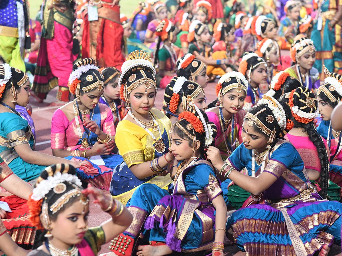 Kuchipudi_20Art_20That_20Achieved_20a_20Guinness_20World_20Record_20__20_2815_29.jpg 15