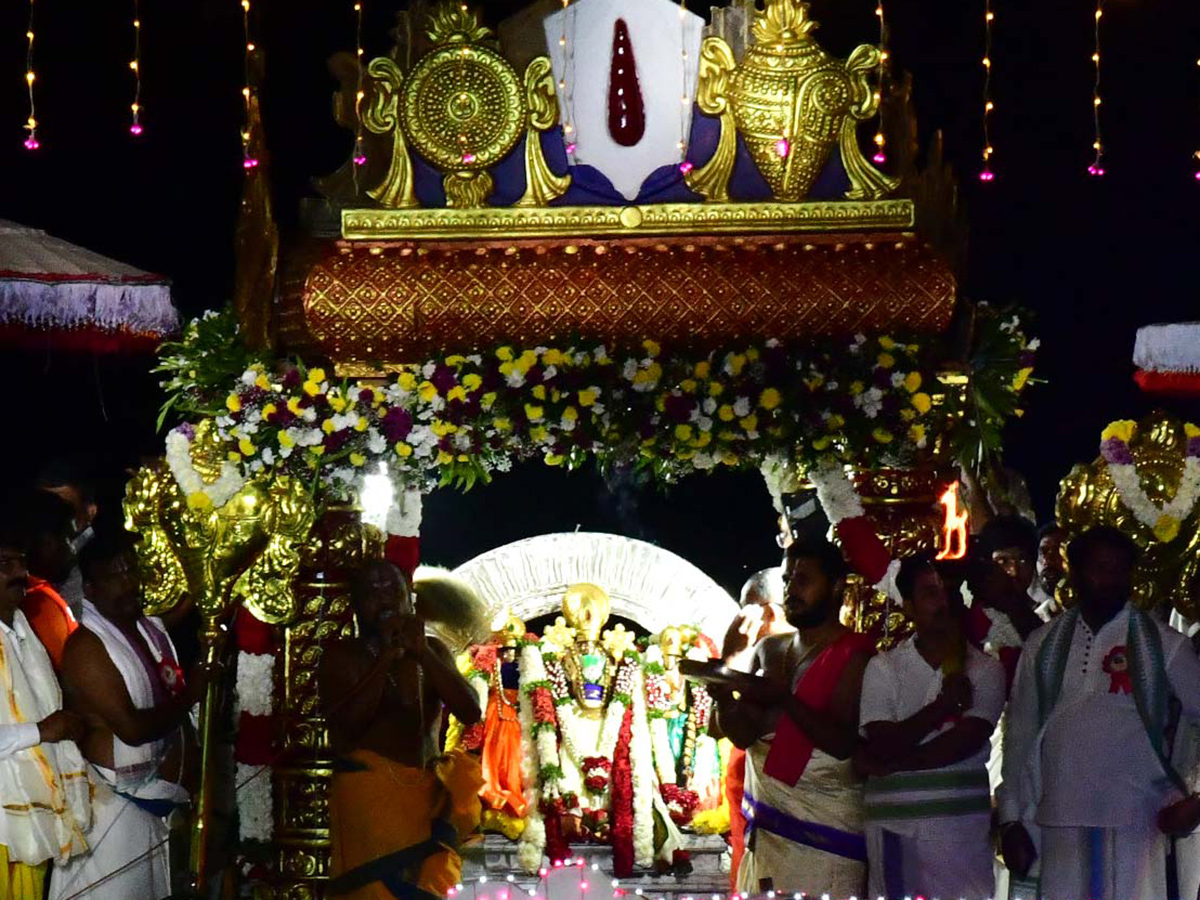 Bhadrachalam_20Sri_20Sita_20Ramula_20Teppotsavam_20Photos__20_2819_29.jpg 19
