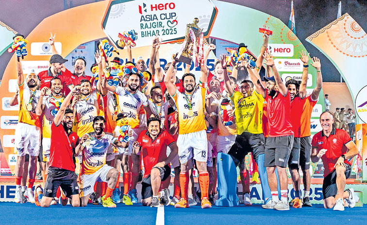 INDIA-WINNING-TEAM.jpg