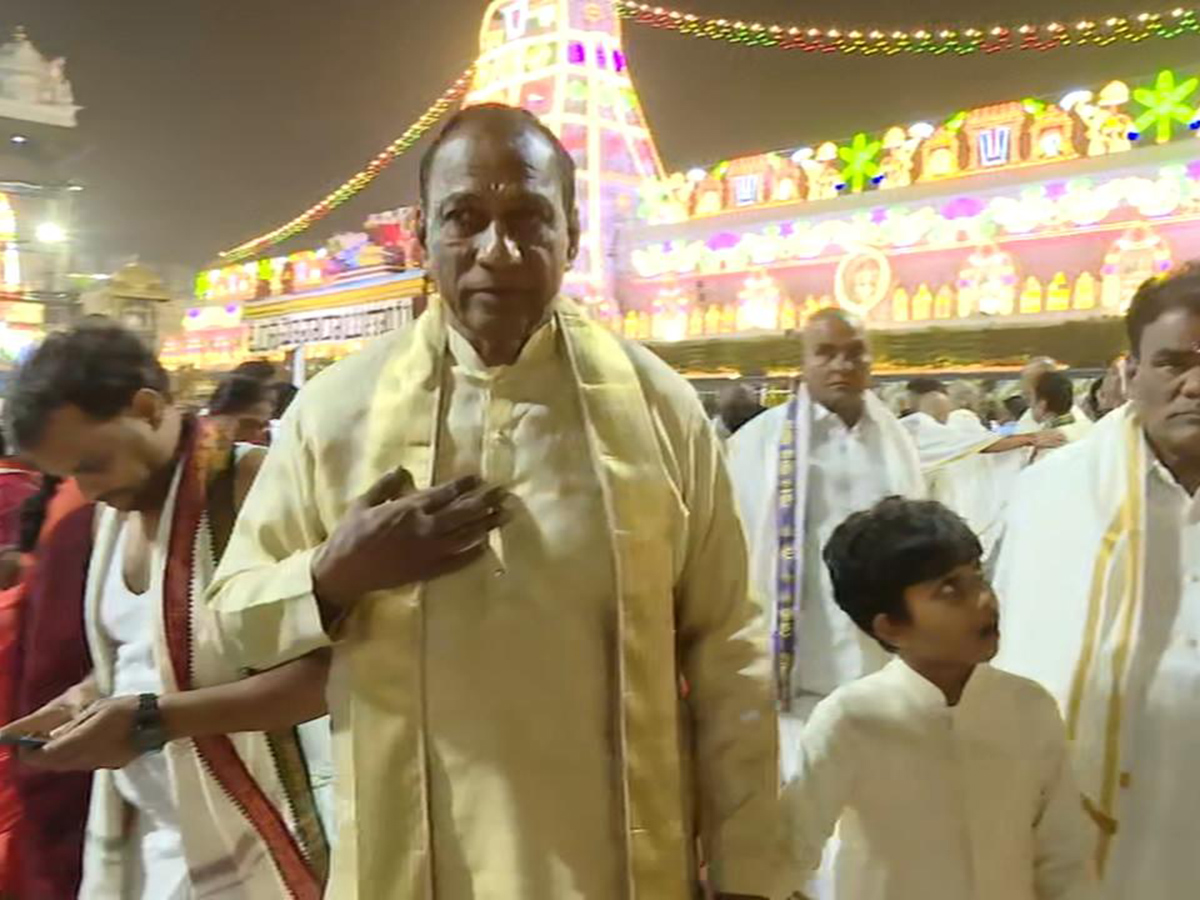 Mukkoti_20Ekadashi_202025_20_20Celebrities_20Visit_20To_20Tirumala_20Photos_9.jpg 9