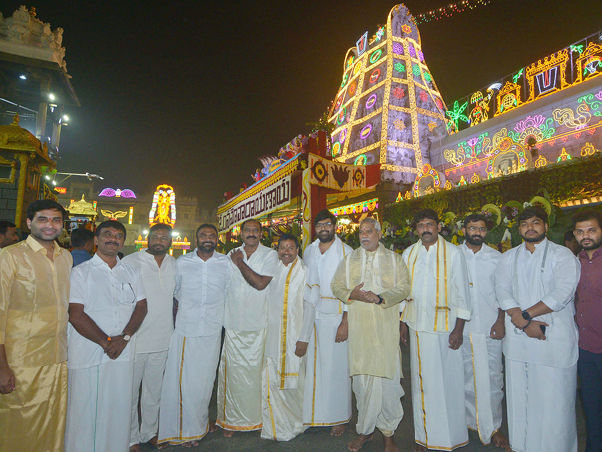 Vaikuntha_20Ekadashi_202025_20_20Huge_20Devotees_20Rush_20At_20Tirumala_20Photos_4.jpg 4