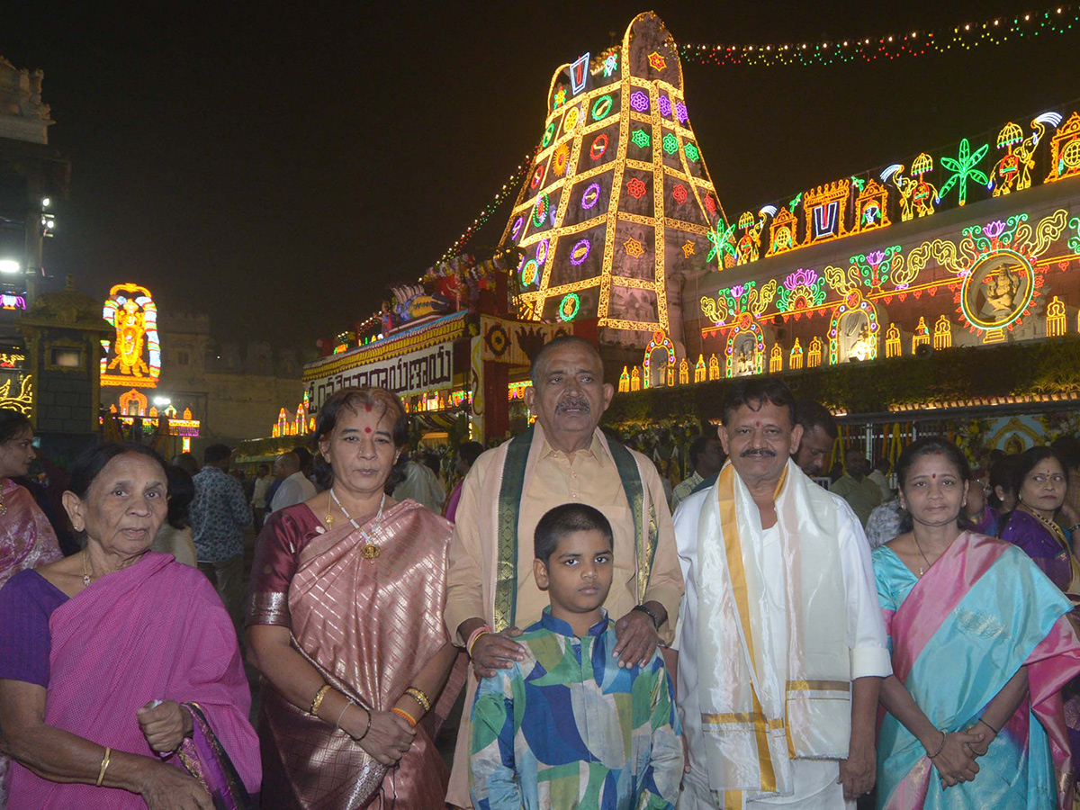 Vaikuntha_20Ekadashi_202025_20_20Huge_20Devotees_20Rush_20At_20Tirumala_20Photos_7.jpg 7