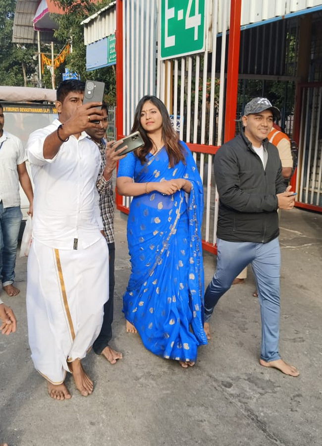 Tollywood_20actors_20in_20tirumala1.jpg 2