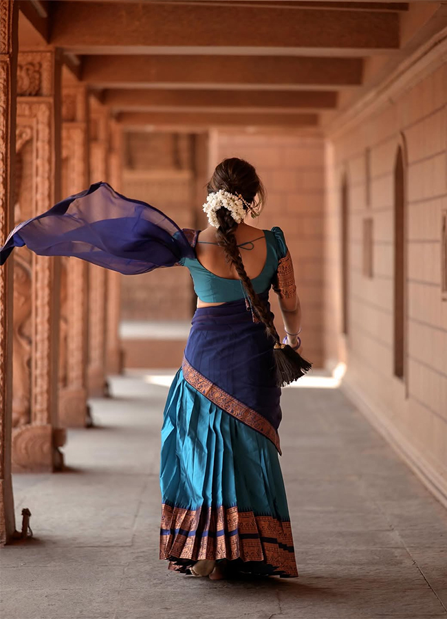 Tollywood_20Actress_20Eesha_20Rebba_20Traditional_20HD_20Photos__20_2810_29.jpg 10