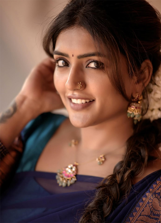 Tollywood_20Actress_20Eesha_20Rebba_20Traditional_20HD_20Photos__20_2812_29.jpg 12